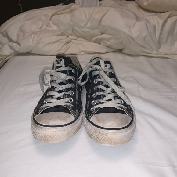 Black Lowcut Converse - Picture 2 of 3